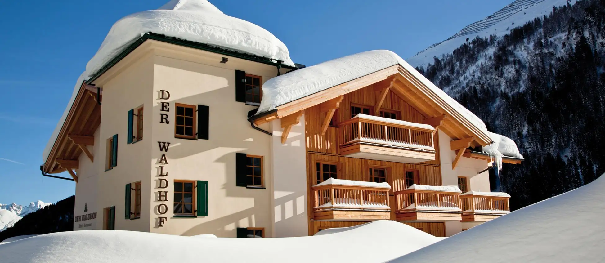 1_hotel_waldhof_st-anton_winter_haus_aussen.webp
