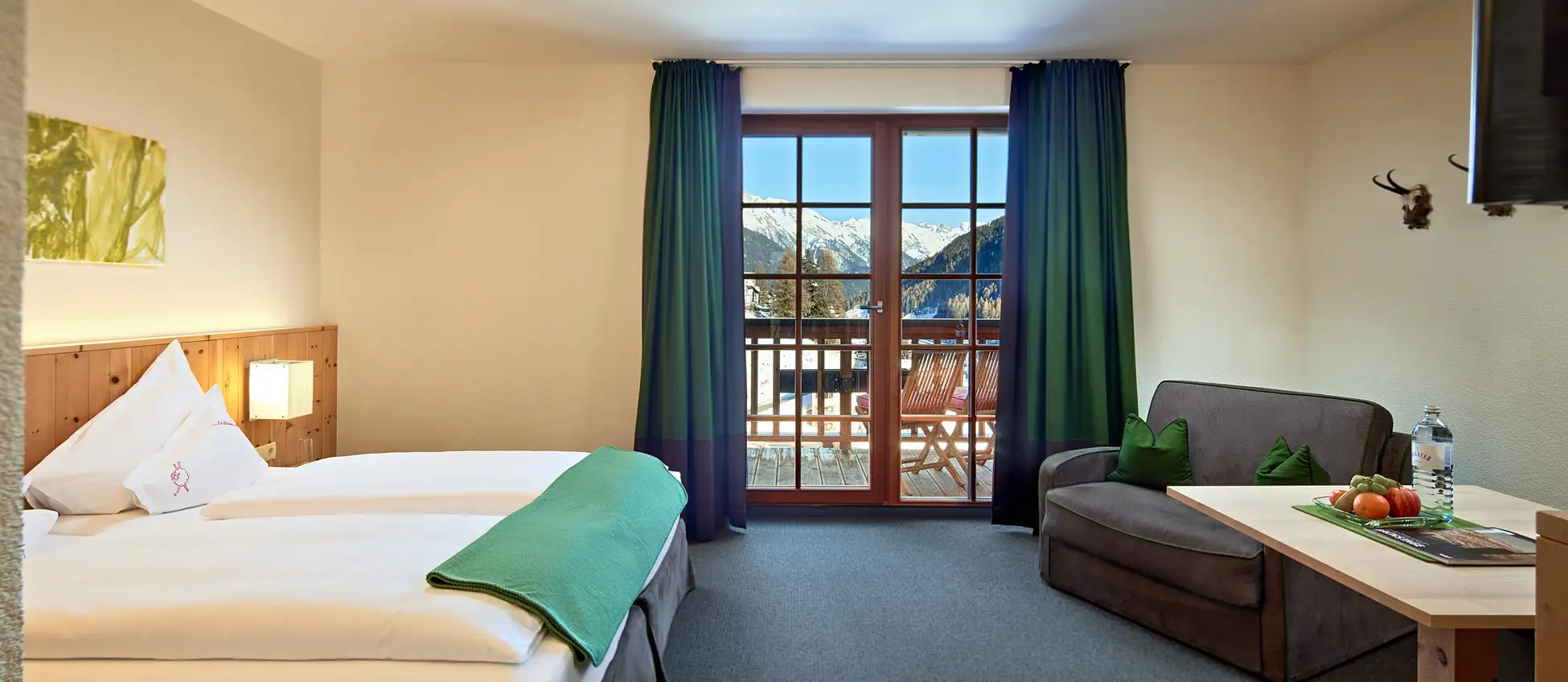 1_waldhof_st-anton_header_doppelzimmer.webp